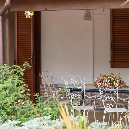 Family Friendly House Apartman *